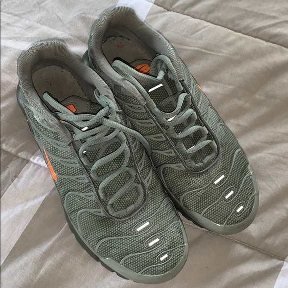 army green vapormax plus